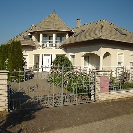 Fortuna Apartman Бік Екстер'єр фото